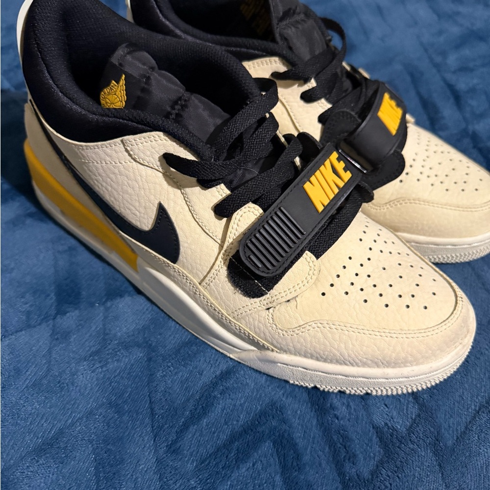 Men’s Nike/Jordan Cream and Black Trainers